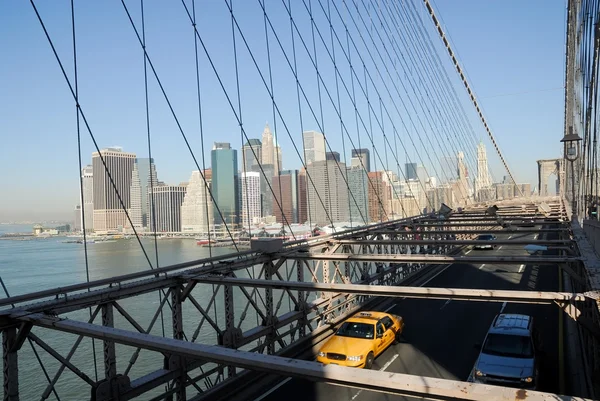 Brooklyn Köprüsü, new York'ta trafik — Stok fotoğraf