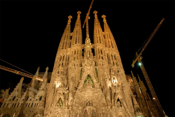 Sagrada familia éjjel, barcelona, Spanyolország — Stock Fotó