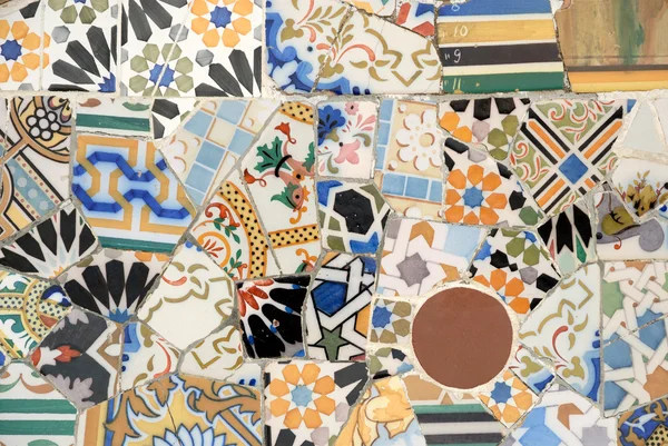 Mosaikkunst von Antoni Gaudi, Barcelona Spanien — Stockfoto