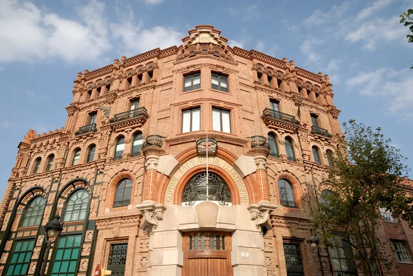 美丽的建筑从 1897 年在西班牙巴塞罗那 — 图库照片