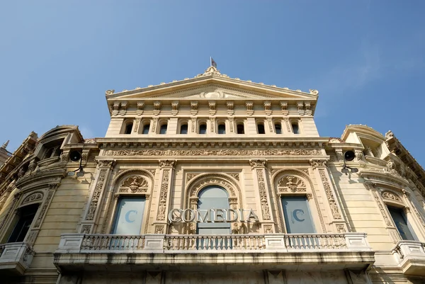 在巴塞罗那，西班牙建筑的剧院 — 图库照片