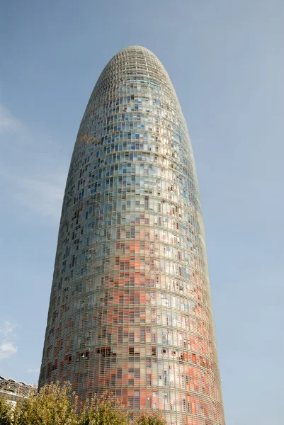 Skyskrapa Torre Agbar (Torre Agbar) i Barcelona Spanien — Stockfoto