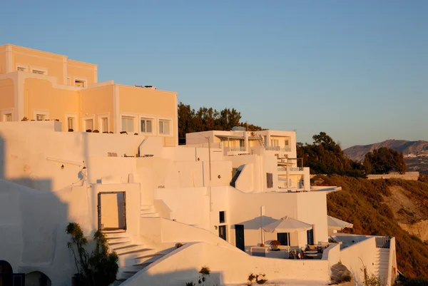 Huizen in santorini bij zonsondergang, Griekenland — Stockfoto