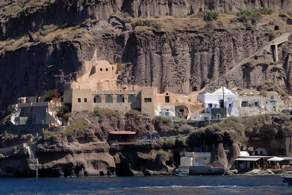 Casas en el antiguo puerto de Santorini, Grecia — Foto de Stock