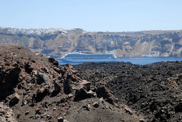 Vista desde la isla volcánica Nea Kameni a Santorini, Grecia — Foto de Stock