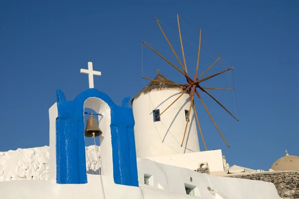 Paisaje en la ciudad Oia, isla Santorini en Grecia — Foto de Stock