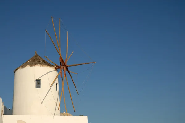 風車の街イア、サントリーニ島、ギリシャで — ストック写真
