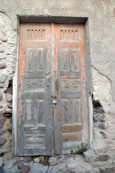 Grungy Tür in Santorini, Griechenland — Stockfoto