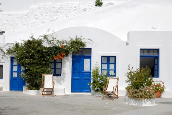Maison blanche traditionnelle à Santorin, Grèce — Photo