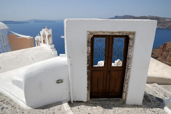 Porta na cidade Oia, Santorini, Grécia — Fotografia de Stock
