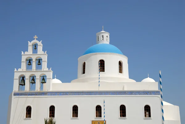 Iglesia en Oia, isla Santorini en Grecia — Foto de Stock