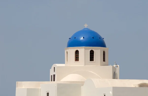 圣托里尼岛希腊教会的蓝色冲天炉 — 图库照片