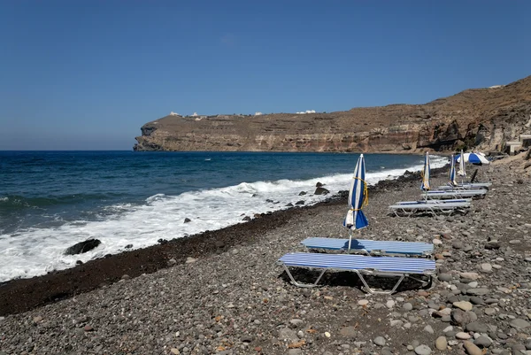 Kamienistej plaży w miejscowości Santoryn, Grecja — Zdjęcie stockowe