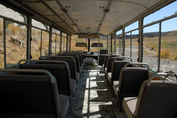 Wewnątrz opuszczonego autobusu — Zdjęcie stockowe