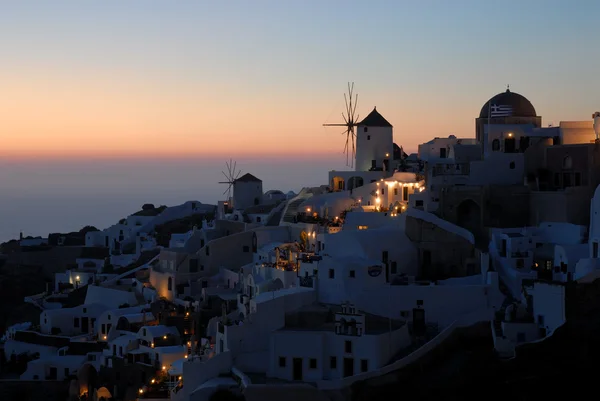 オイアで夕暮れ、サントリーニ島、ギリシャ — ストック写真