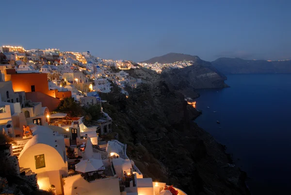 Pohled přes oia na soumraku, ostrov santorini, Řecko — Stock fotografie