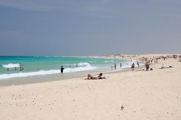 海滩附近科拉莱霍加那利岛富埃特文图拉，西班牙 — 图库照片