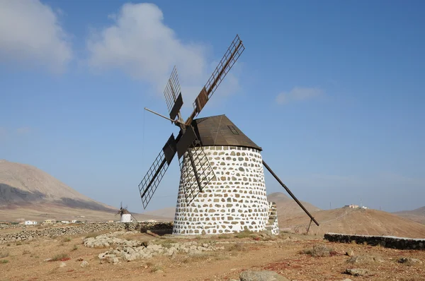 Moinho de vento perto de La Oliva em Fuerteventura Espanha — Fotografia de Stock