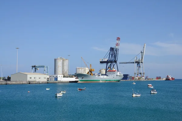 Порт Пуэрто-дель-Росарио в Фуэртевентуре, Испания — стоковое фото
