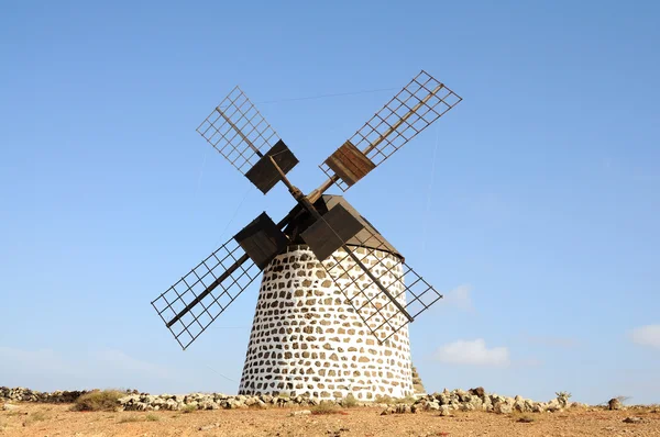 Moinho de vento tradicional perto de La Oliva em Fuerteventura Espanha — Fotografia de Stock