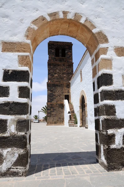 ラ オリーバ フエルテベントゥラ島スペインの教会 — ストック写真
