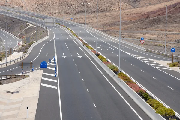 Vier rijstroken snelweg op Canarische eiland fuerteventura Spanje — Stockfoto