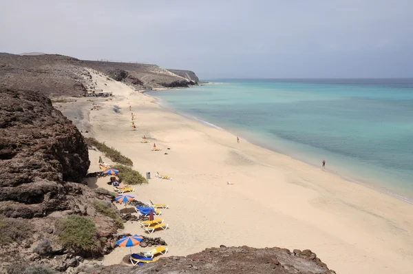 Strand op de Canarische eiland fuerteventura, Spanje — Stockfoto