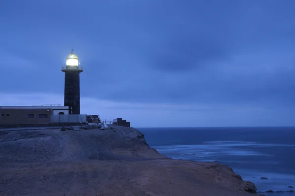 Majáku punta jandia v noci. Kanárské ostrova fuerteventura, Španělsko — Stock fotografie