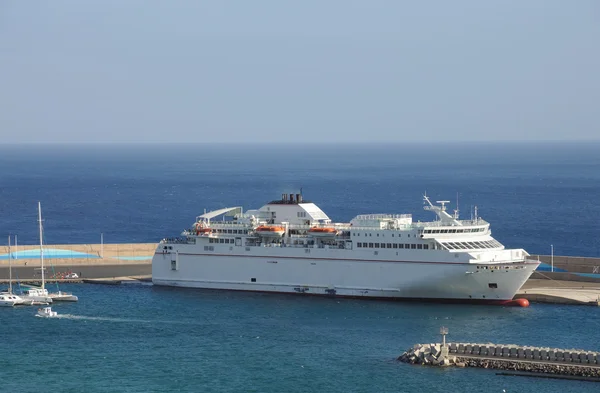 Veerboot in de haven. Morro jable, fuerteventura, Canarische Eilanden Spanje — Stockfoto