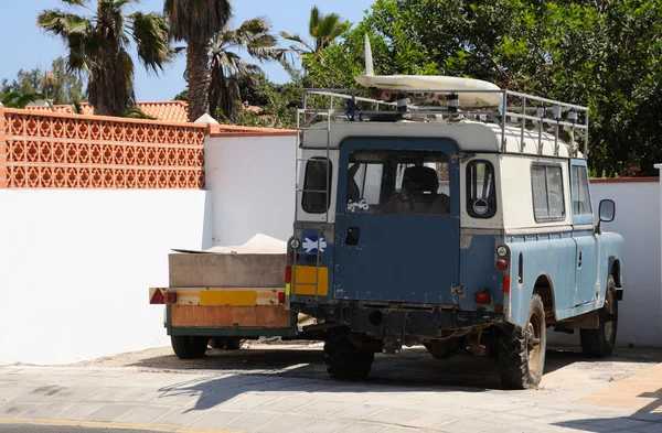 Jeep de surfistas. Islas Canarias Fuerteventura, España — Foto de Stock