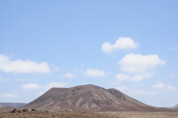 Montanha vulcânica na Ilha das Canárias Fuerteventura, Espanha — Fotografia de Stock