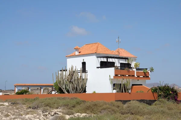 Immeuble sur l'île des Canaries Fuerteventura, Espagne — Photo