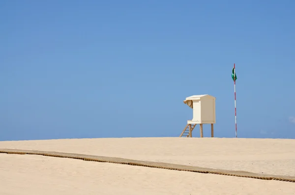 Badmeester station op het strand — Stockfoto