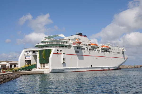 Ferry en el puerto. Islas Canarias Fuerteventura, España — Foto de Stock