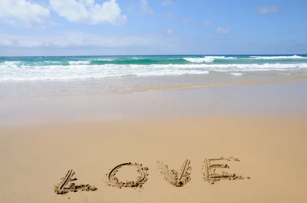 Любовь на пляже — стоковое фото