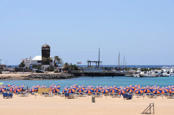 Plaży w caleta de fuste, Kanaryjskie wyspy fuerteventura, Hiszpania — Zdjęcie stockowe