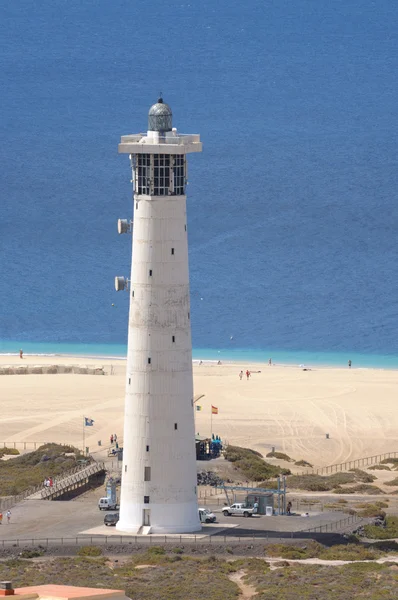 灯塔在汉迪亚海滩，加那利岛富埃特文图拉西班牙 — 图库照片
