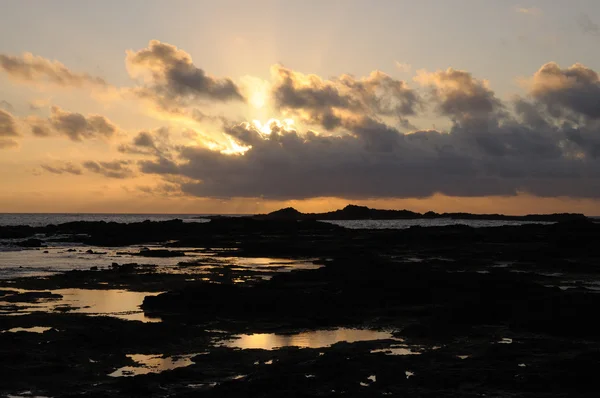 Закат на побережье Канарского острова Фуэртевентура, Испания — стоковое фото
