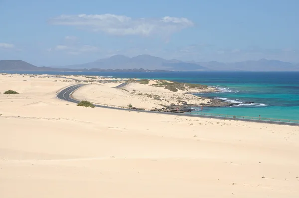 Kust in de buurt van corralejo, fuerteventura, Spanje — Stockfoto
