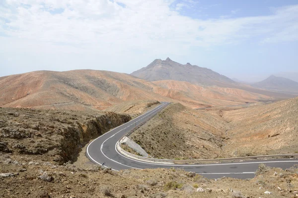 Estrada de montanha em Canary Island Fuerteventura, Espanha — Fotografia de Stock