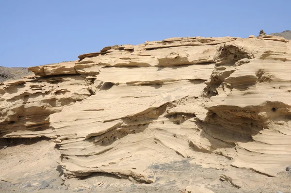 Kalkstensklippor på kust fuerteventura — Stockfoto