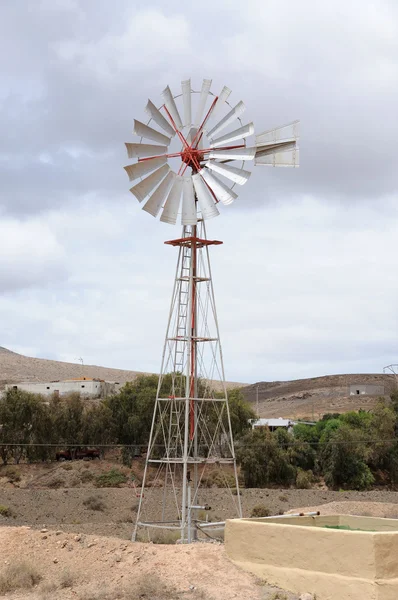 Větrný mlýn na Kanárské ostrov fuerteventura, Španělsko — Stock fotografie