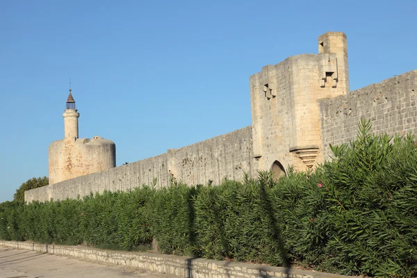 Stadsmuur van de middeleeuwse stad aigues-mortes, Frankrijk — Stockfoto