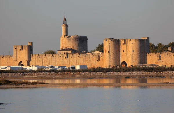 City walls of the medieval city Aigues-Mortes, southern France — Stock Photo, Image
