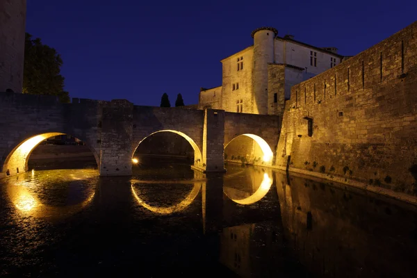 Città medievale Aigues-Mortes di notte, Francia — Foto Stock