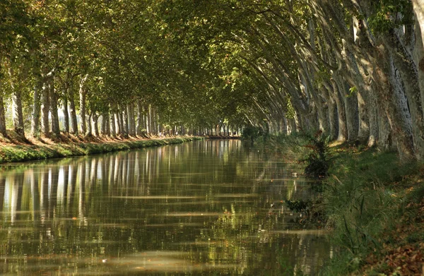Canal du Midi nær Beziers, Sør-Frankrike – stockfoto