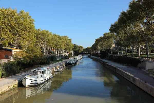 在纳博讷，法国南部的运河 du midi — 图库照片