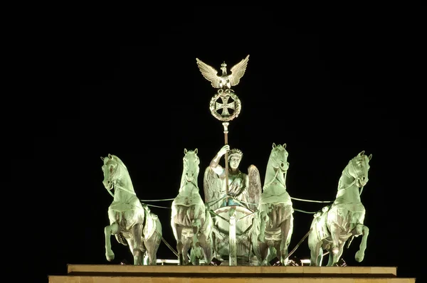 Квадрига на вершині Brandenburger брамою в Берліні — стокове фото