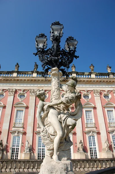 Gammal lykta på palatset sanssouci i potsdam, Tyskland — Stockfoto