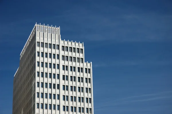 Futuristic White Skyscraper — Stock Photo, Image